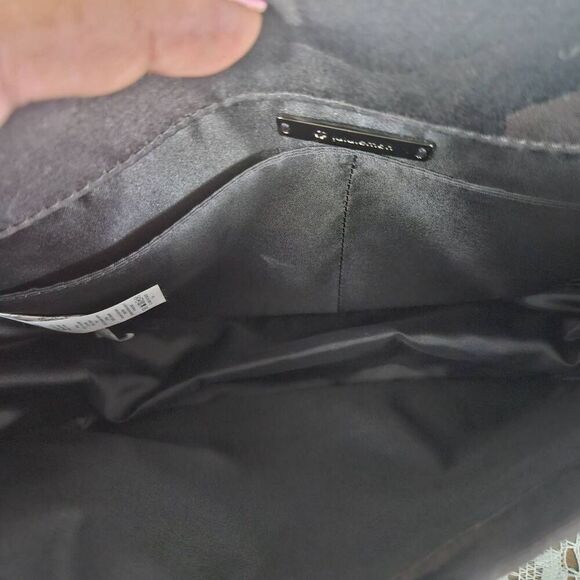 Lululemon crossbody - Picture 4 of 9